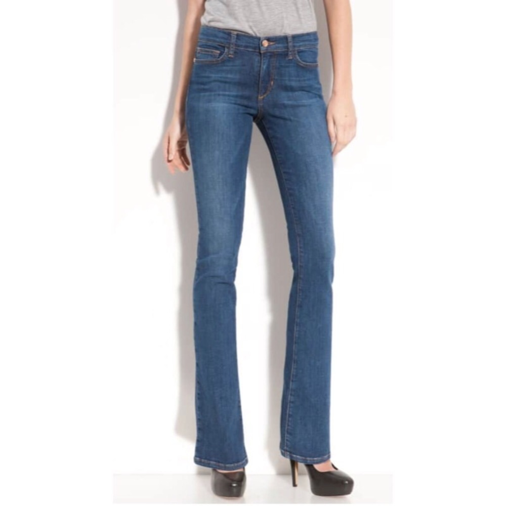 Petite Bootcut Jeans In Blair Wash